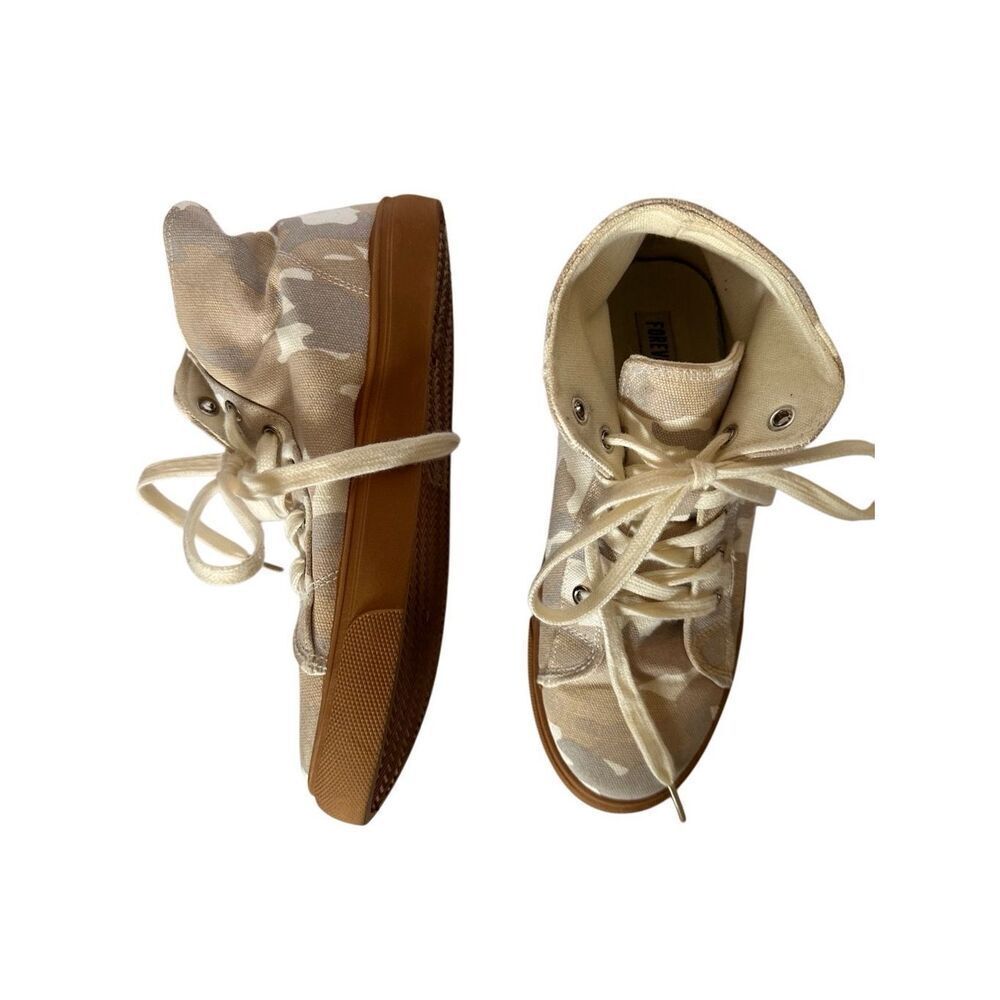 Forever 21 Confidant Light Beige Camo Print Sneakers with Gum Sole Sz 7.5